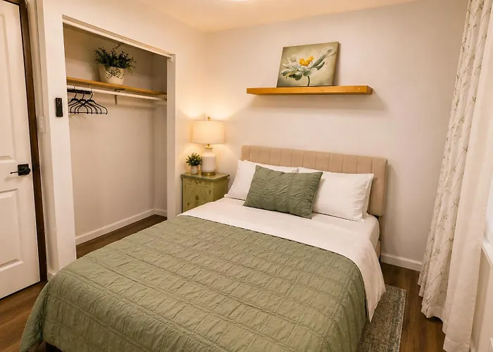 Apartment 3 Bedrooms For Rent In Oakland In The Heart Of *