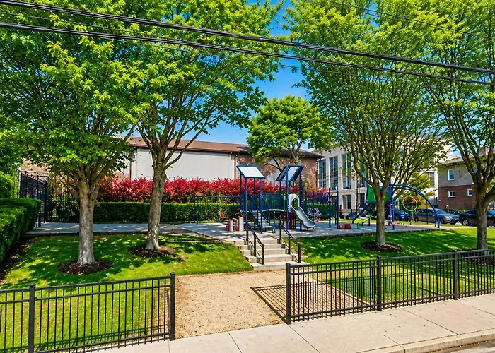 3 Bedrooms For Rent In Oakland In The Heart Of * Pittsburgh